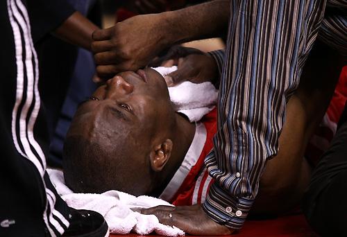 ◆◇轰然倒地,大山不朽◇◆穆托姆博——不老传奇生涯终结。