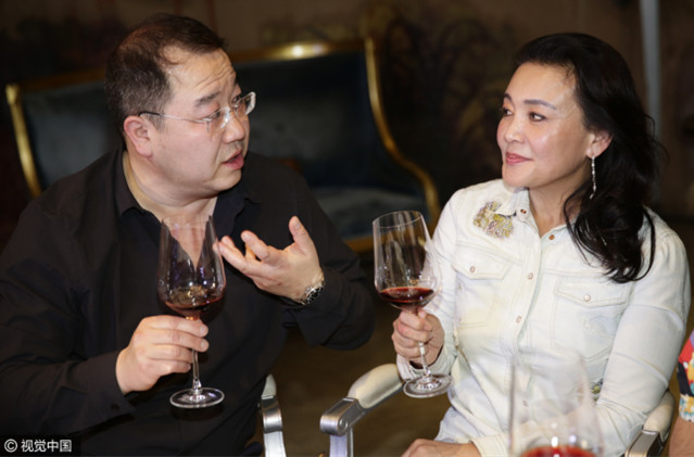 英达谈巴图:如果允许投入感情 对俩儿子是一样的