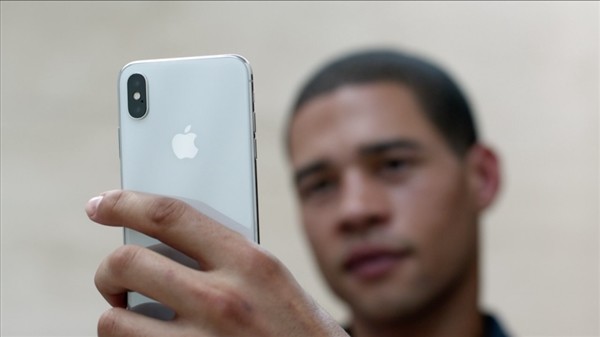 尴尬了!iPhone X电量不足10%:人脸识别罢工