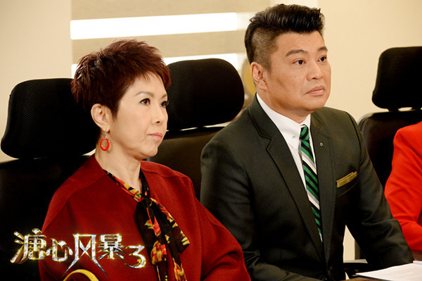 老公带小三回家她怒而离婚,恋上同性富婆,57岁高调公开出柜