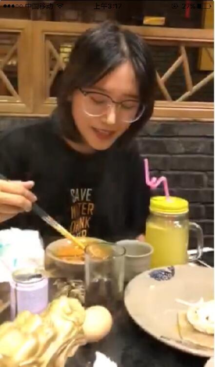 郑爽请吃火锅,热巴请喝咖啡,做明星替身都那么好吗