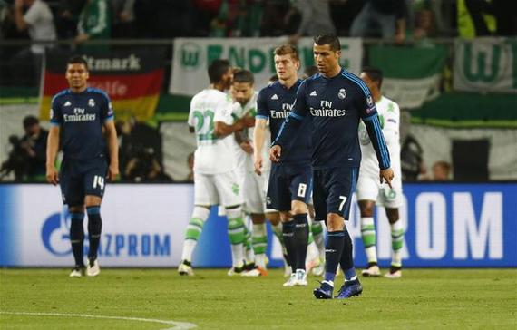 欧冠- 皇马0-2客负狼堡