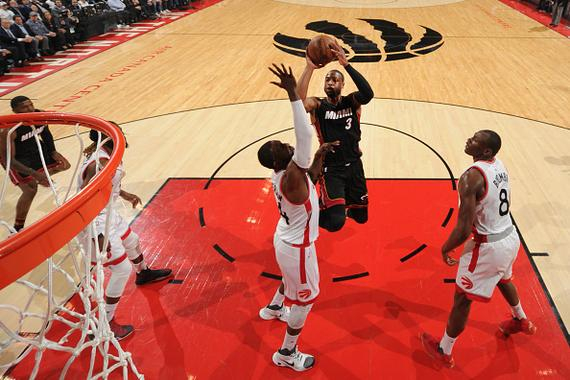 双熗59分猛龙攻占天王山 韦德20+7热火2-3
