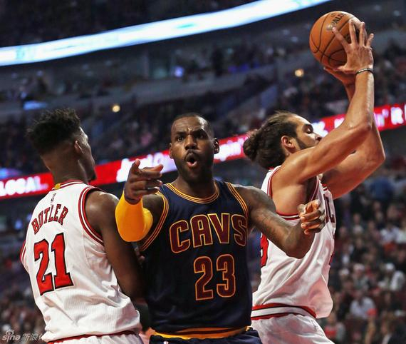 詹皇25+10骑士开局惜败 罗斯18分公牛开门红