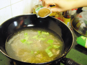 自制爽滑四川酸辣面——菜谱