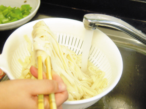自制爽滑四川酸辣面——菜谱