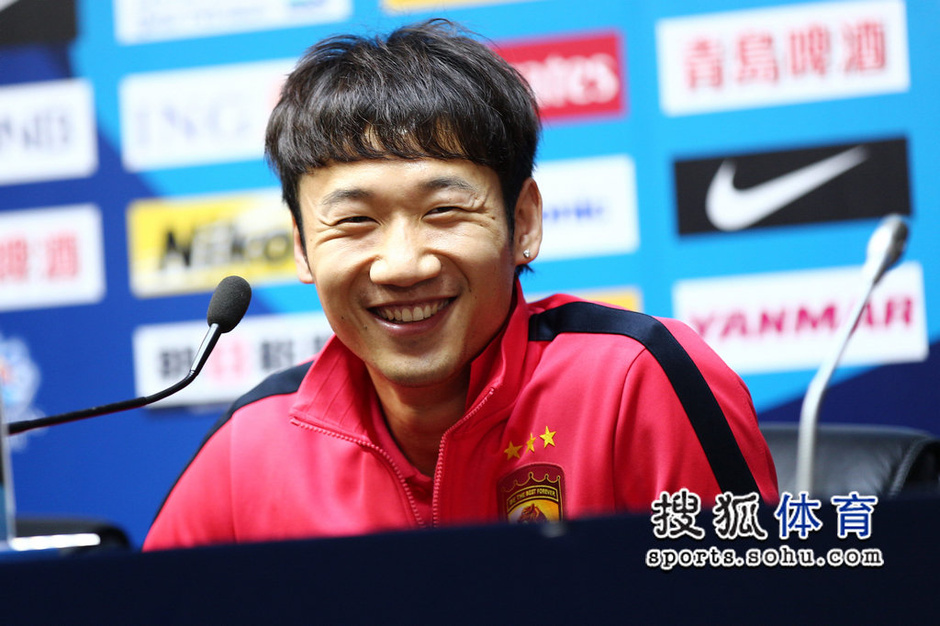 里皮拒谈二将转会确认郑智将缺席 荣昊调侃国足