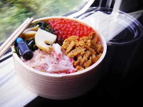 日本铁路便当VS中国火车盒饭,中国盒饭卒