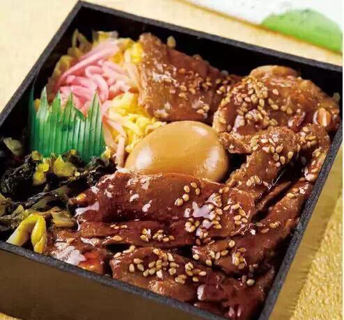 日本铁路便当VS中国火车盒饭,中国盒饭卒