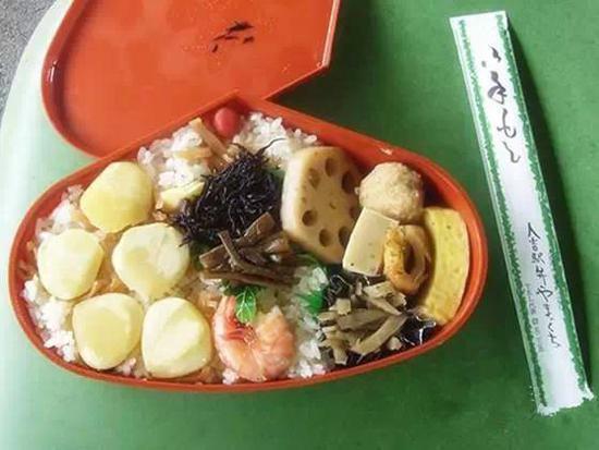 日本铁路便当VS中国火车盒饭,中国盒饭卒