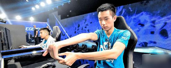 NBA大军入驻电竞 雄鹿收购战队扬帆《LOL》联赛!