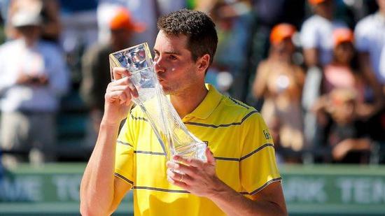 伊斯内尔成首夺大师赛最年长球员 重返美国NO.1