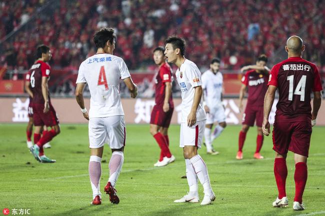 中超-武磊建功+中柱拉维奇点杀 上港客场1-1华夏