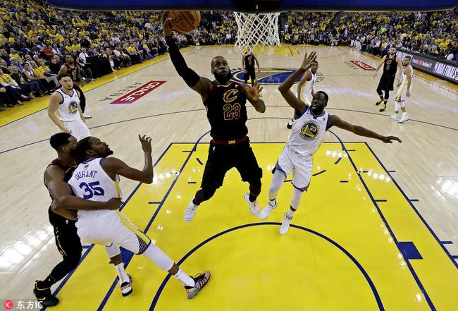 詹皇51分眼睛打充血 总决赛G1勇士加时胜骑士