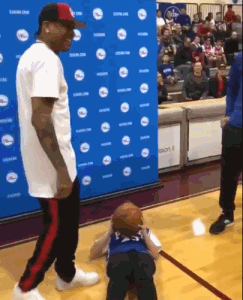 真爱!死忠粉求艾弗森跨自己合影 能带来冠军?