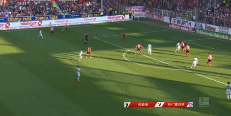 【足球】德甲-莱万追平磁卡压哨中柱 拜仁终结6连胜跌次席