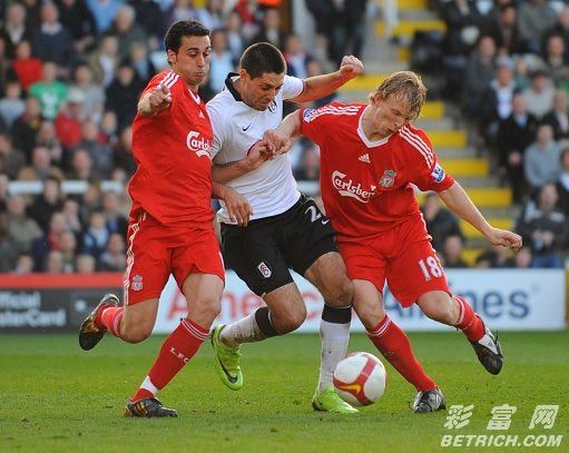 英格兰足球超级联赛第31轮一场焦点战在克拉文别墅球场展开争夺