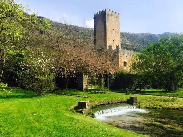 【转】这个国家把最美的颜色都穿在了身上!你想跟谁去?