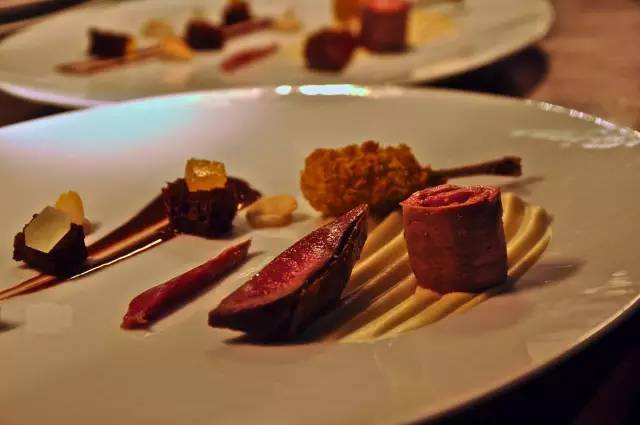 【转】这个国家把最美的颜色都穿在了身上!你想跟谁去?