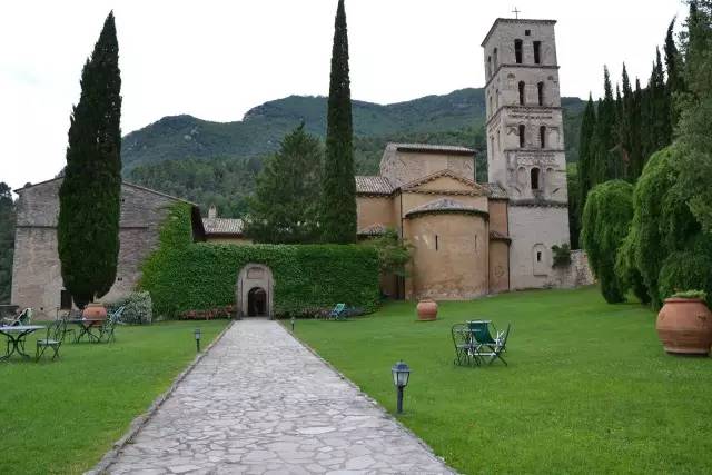 【转】这个国家把最美的颜色都穿在了身上!你想跟谁去?