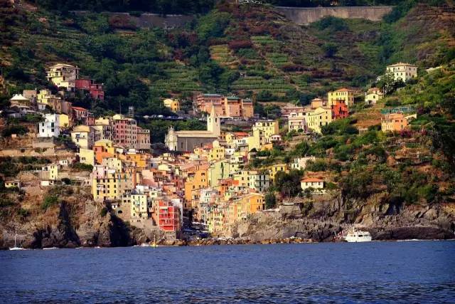 【转】这个国家把最美的颜色都穿在了身上!你想跟谁去?