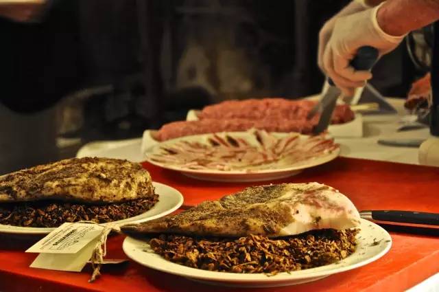 【转】这个国家把最美的颜色都穿在了身上!你想跟谁去?