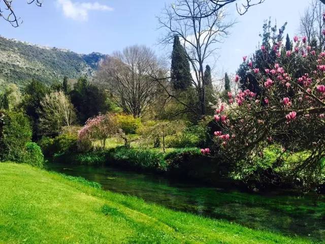 【转】这个国家把最美的颜色都穿在了身上!你想跟谁去?