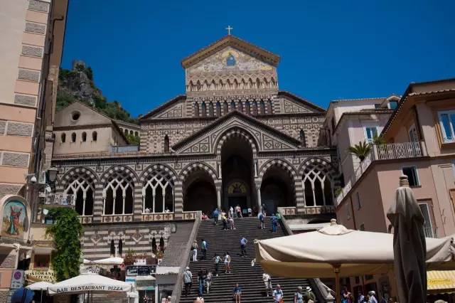 【转】这个国家把最美的颜色都穿在了身上!你想跟谁去?