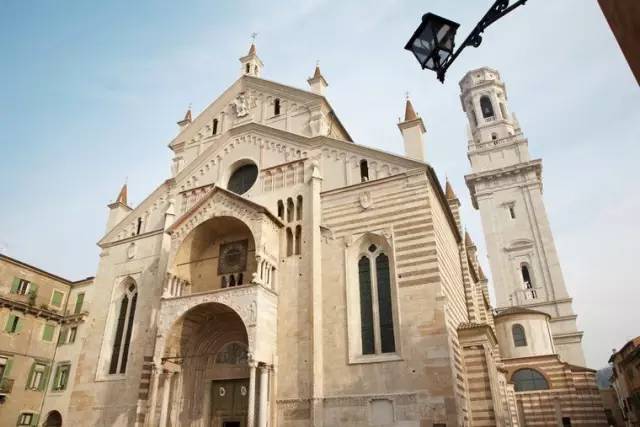 【转】这个国家把最美的颜色都穿在了身上!你想跟谁去?