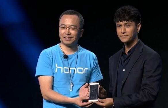张艺兴代言华为,杨幂代言oppo,明星代言手机哪家强