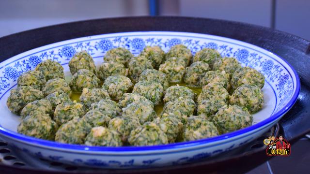 艾草别只会做糍粑了,教你做美味下饭的艾草丸子,好吃极了