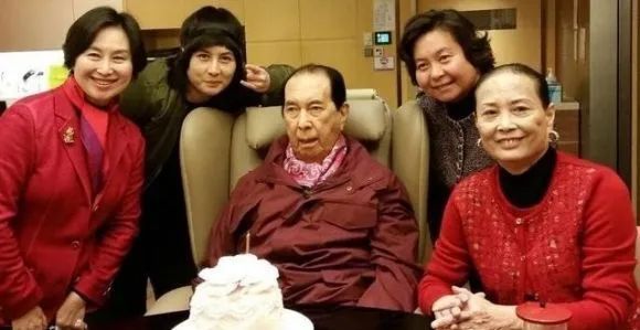 爆赌王何鸿燊已离世,三太和子女最积极探望,为争产做最后努力?
