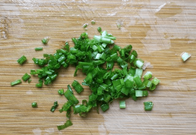教你个鸡蛋新吃法,不用炒不用煮,3分钟做好,清爽开胃特下饭