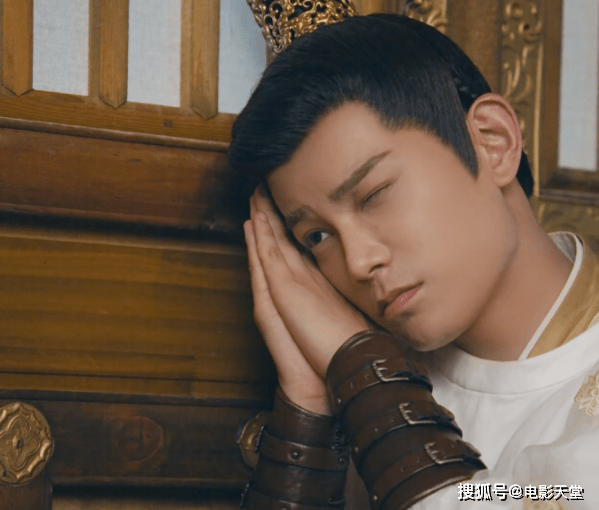 丁禹兮果然剧抛脸,去掉韩少君滤镜像路人,跟杨迪不分伯仲