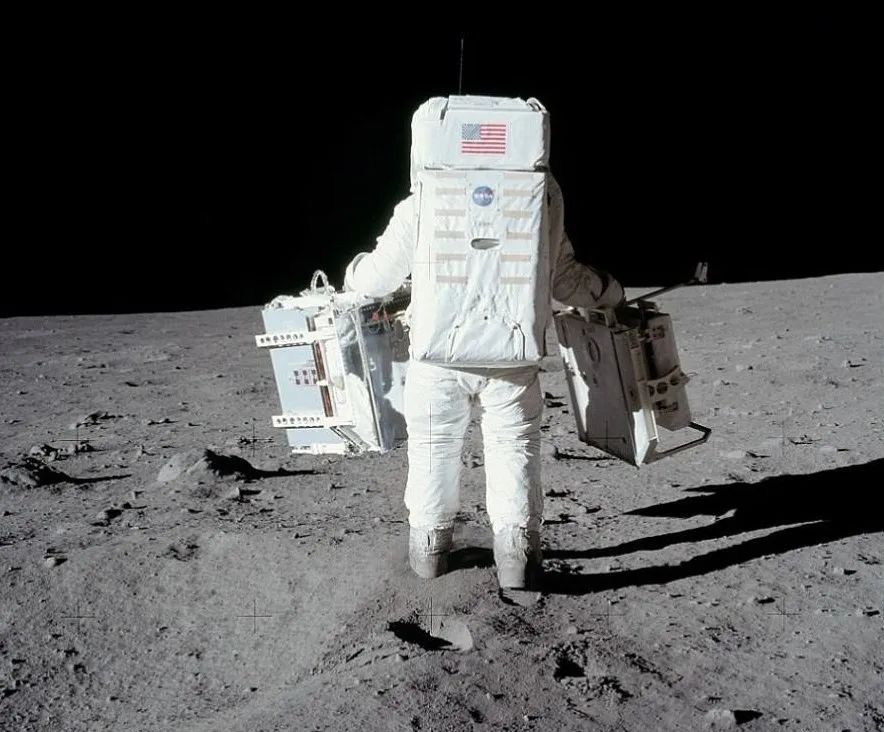 NASA前宇航员预测:2024年首个重返月球的人,可能是一位女性