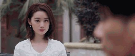 轧戏、抢C位、罢演、还闹自杀!论流量小花到底多能作?