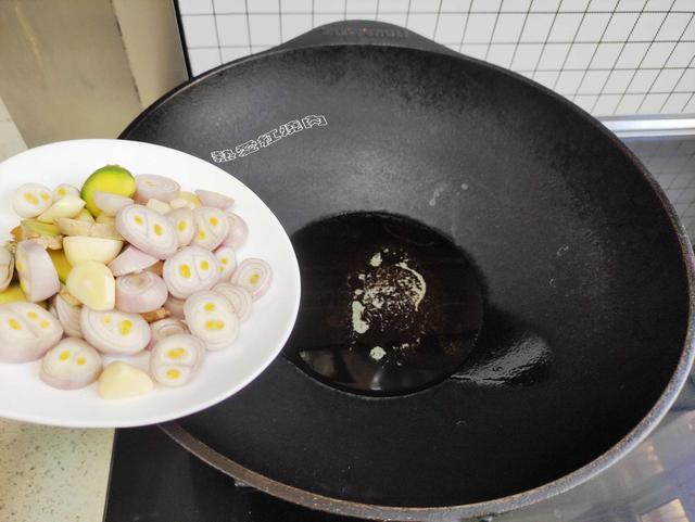 鸡肉最美味的做法就是这,原材料很简单,花椒大料都不用放特省事