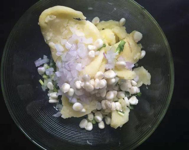 吃了半辈子土豆,头一次见这种做法,简单方便好上手,比吃肉还香
