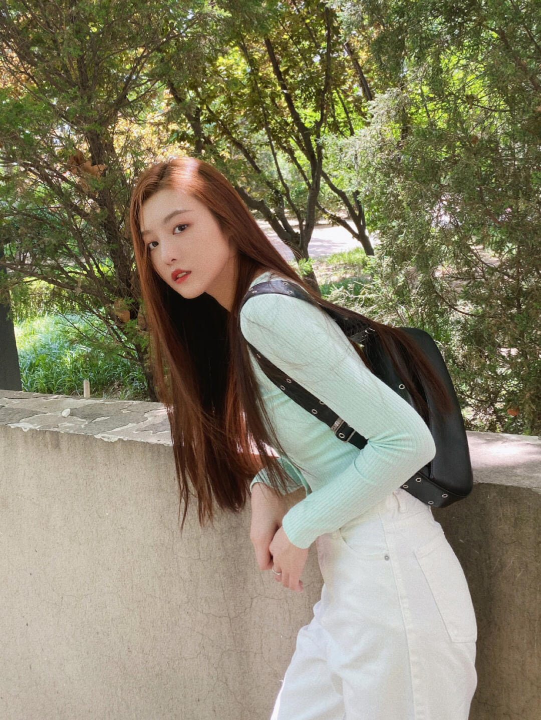 搞笑GIF趣图:闺蜜要结婚了,拉我陪她去买婚礼用品