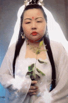 搞笑GIF趣图:这绝望的小眼神,我不要掉下去啊!