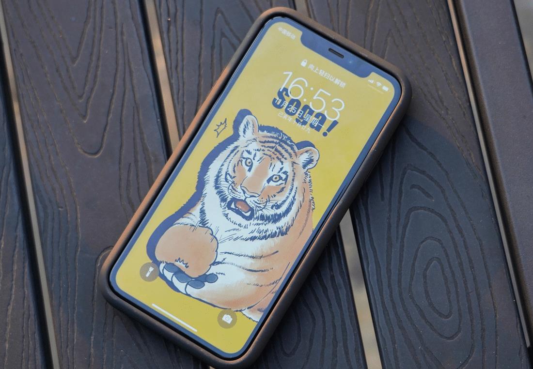 库克加速退场,经典iPhone彻底跌至“小米价”,网友:等到了