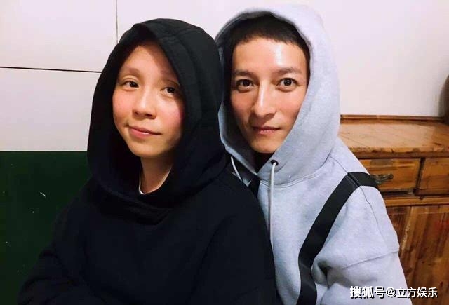 新恋情?李维嘉与短发美女牵手逛街,43岁的他终于觅得人生挚爱!