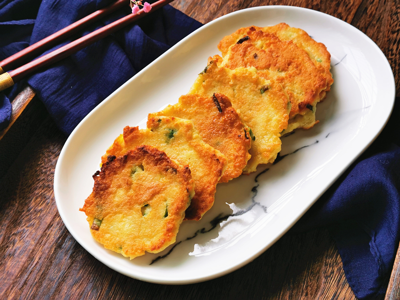 自从学会豆渣这个吃法,再也没当垃圾丢过,做成早餐饼越嚼越香!