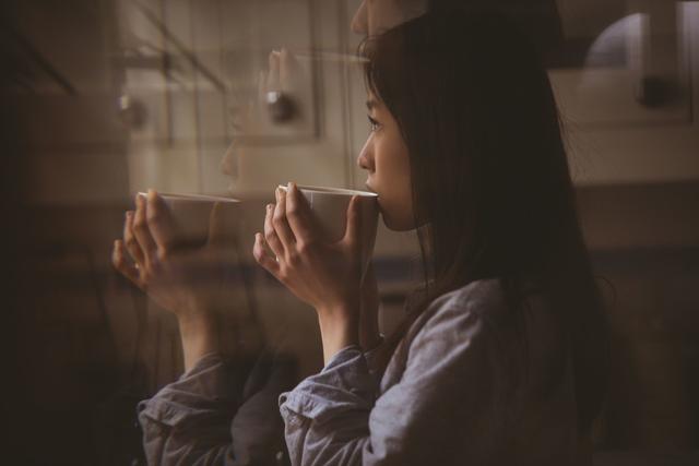 红尘随性擦肩过,时光淡然爱过往