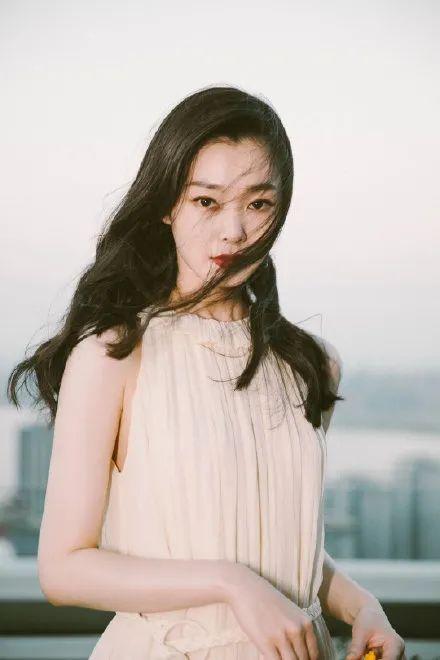 宋轶妩媚风情太性感迷人!难怪从配角于曼丽逆袭走红