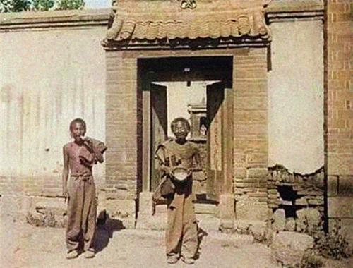 古代的穷人到底会多穷?清宫戏是骗人的,这组百年前旧照不忍直视