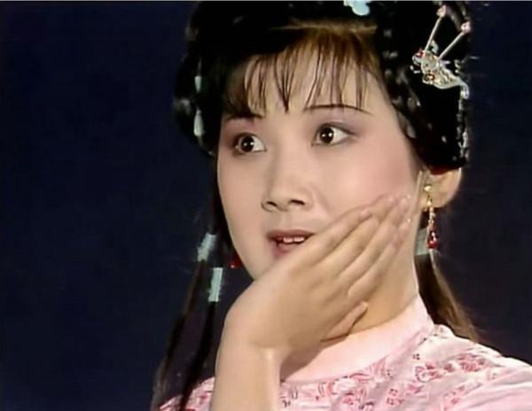 《红楼梦》里,金钏跳井的背后是嫡子庶子相争,金钏成了牺牲品?