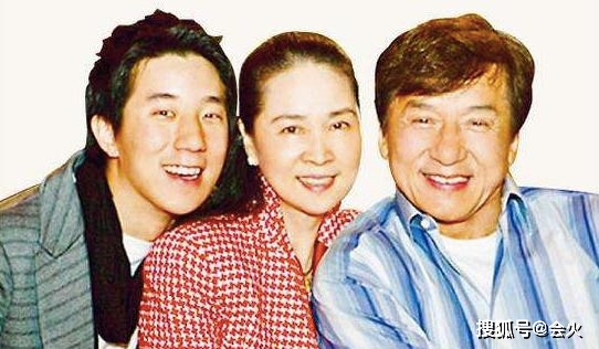 成龙豪宅因欠税才无法过户?被曝太节俭连别人掉下的饭粒都捡来吃