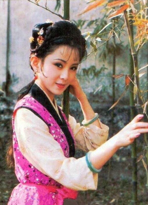 红楼梦:晴雯那么受贾宝玉喜欢,为何还被赶出大观园?原因在这里