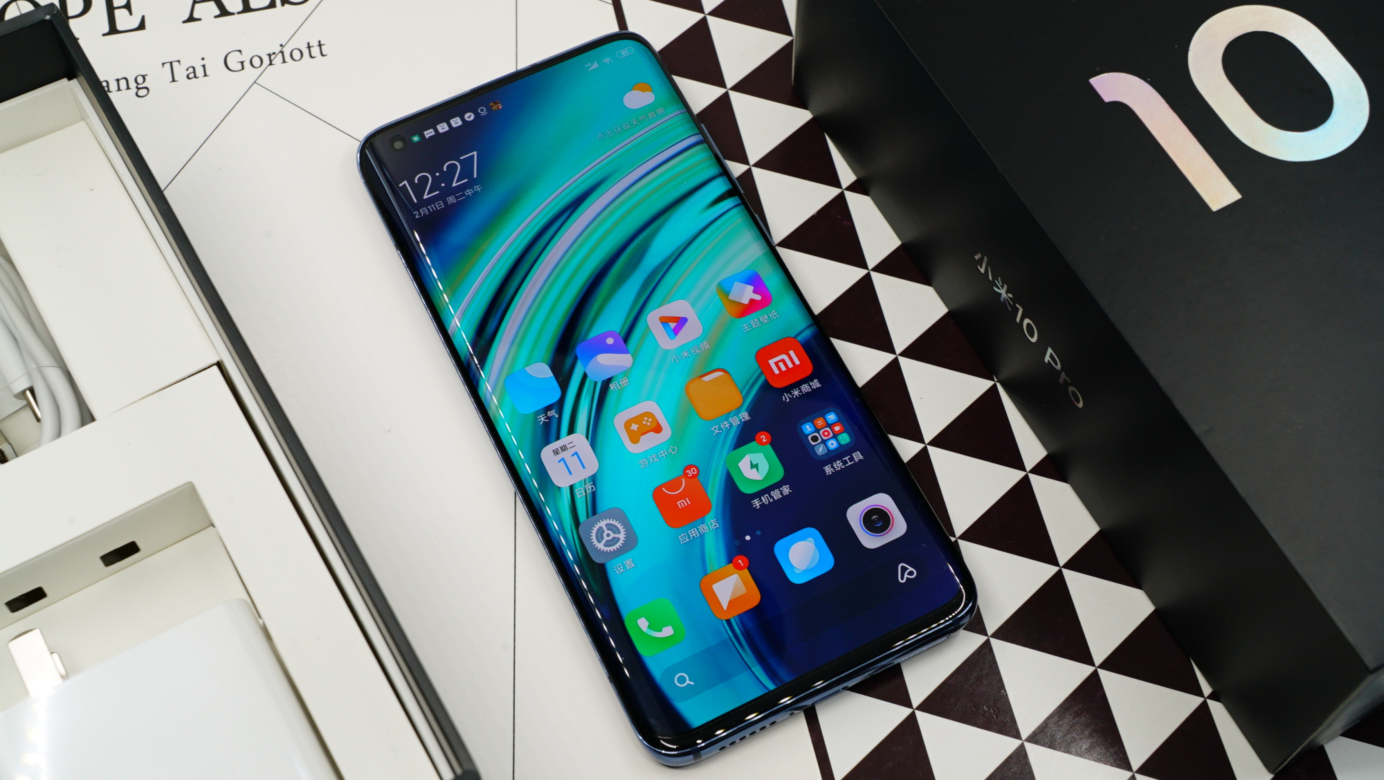 相差900元,为什么很多人宁愿选小米10pro,也不选一加8pro?